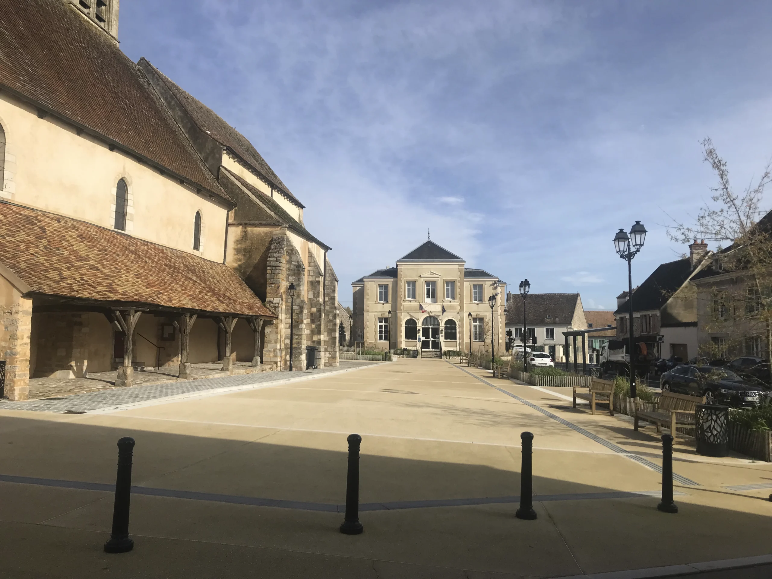 Place du centre-ville du Châtelet en Brie