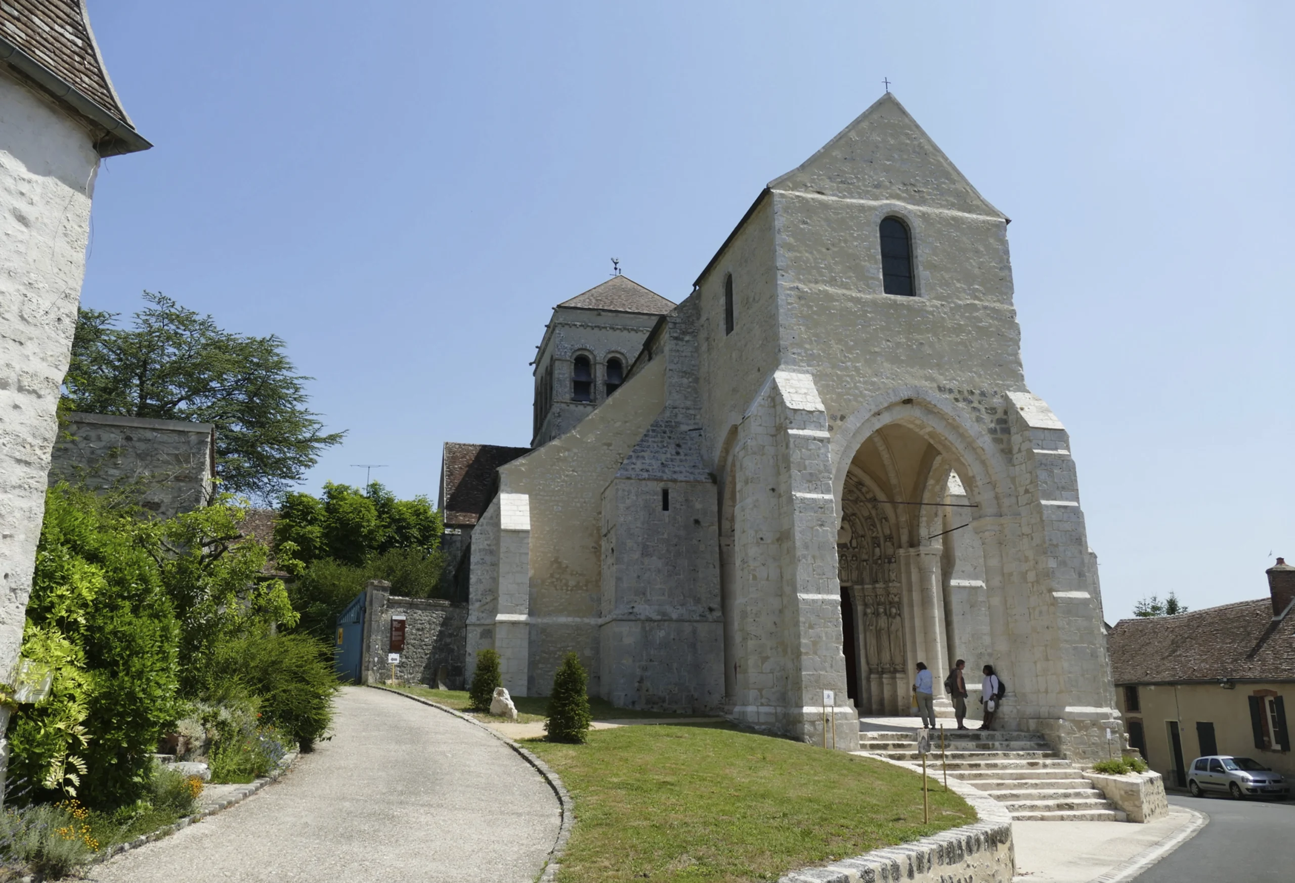 Restauration du portail occidental de l’Eglise de St Loup de Naud (CMH)